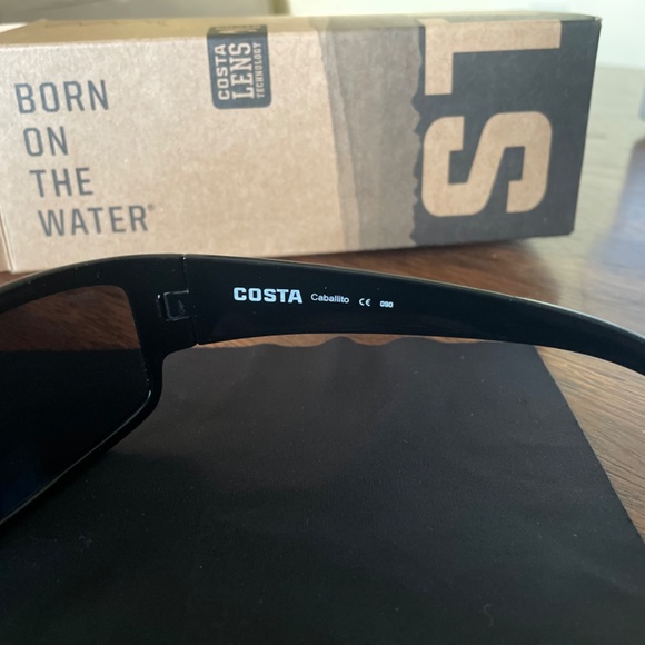 Costa sunglasses - Picture 4 of 5